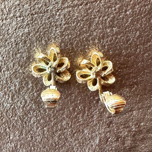 Vintage Gold-Tone Flower Clip-On Earrings With Rhinestone Accents Small Size - Picture 4 of 8